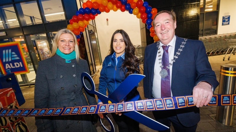 Senator Pippa Hackett, Minister of State at the Department of Agriculture, Food and the Marine; Store Manager Yasmin Rourke and the Cathaoirleach of Offaly County Council Tony McCormack