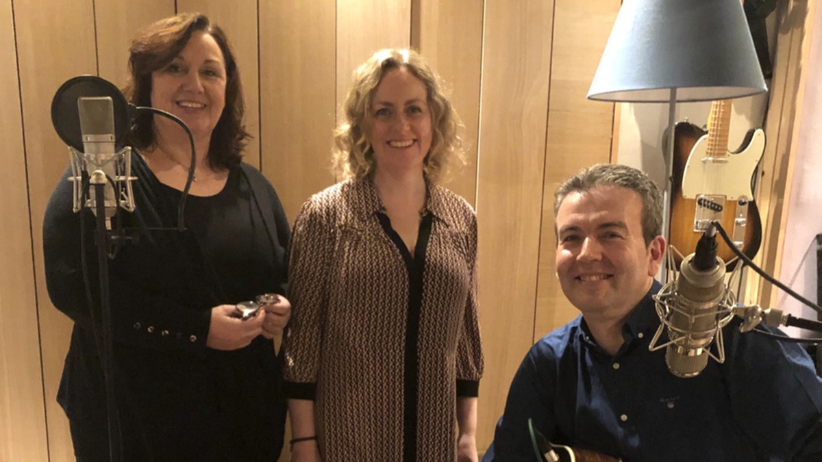 The Sandyford Folk Group | Walking In The Air