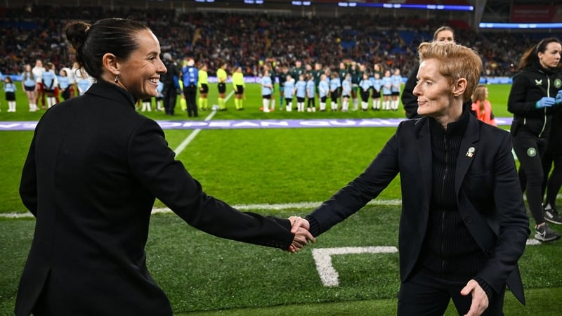 Republic of Ireland head coach Eileen Gleeson (R) shakes hands with Rhian Wilkinson