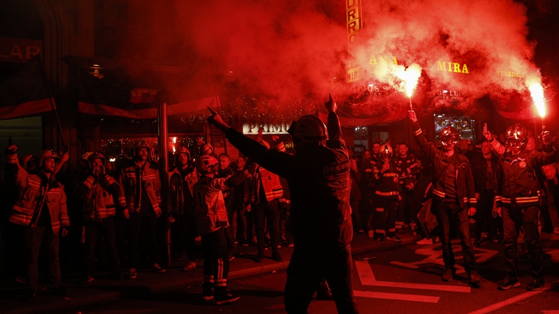 Some 100,000 people marched to protest against the authorities' handling of Spain's floods in Valencia