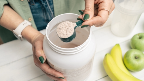 These proteins, found in milk, which can be separated during cheese manufacture, are generally consumed by athletes to improve muscle mass. Photo: Getty Images