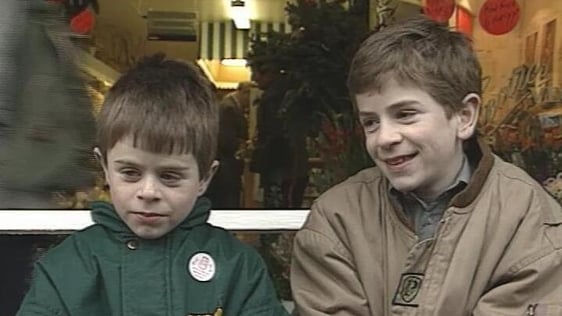 Kids talk newspapers on Jo-Maxi, 1990