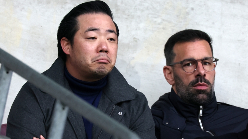 Ruud van Nistelrooy (R) watched Leicester's defeat to Brentford with chairman Aiyawatt Srivaddhanaprabha