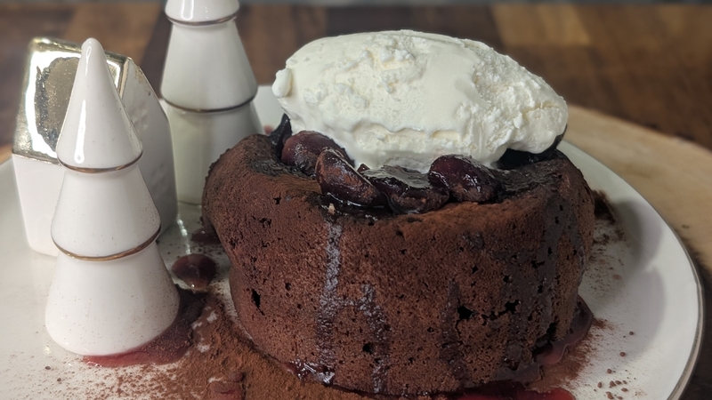 These molten puddings are inspired by the classic retro dessert.