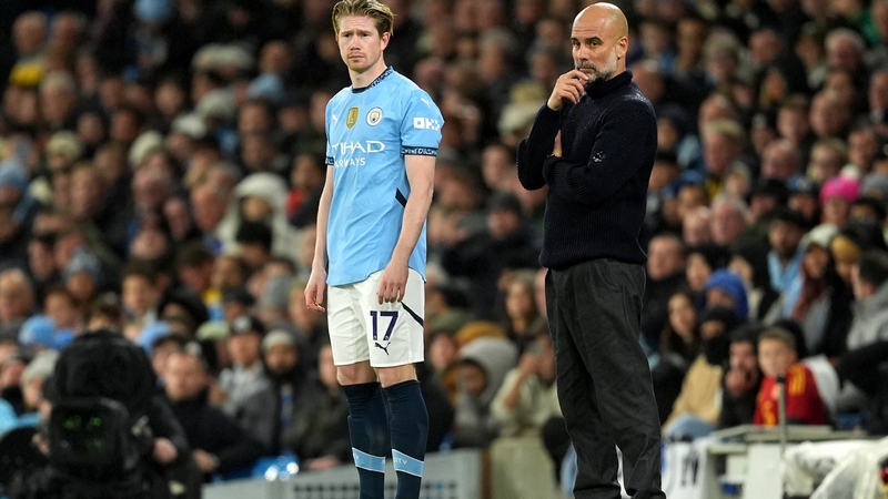 Kevin De Bruyne (L) has missed a lot of minutes for Pep Guardiola's Manchester City this season