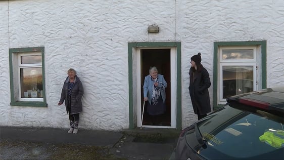 Caitlín Uí Mhórain, Máirín Uí Chathalláin and Sláine Ní Chathalláin in the Corca Dhuibhne Gaeltacht…
