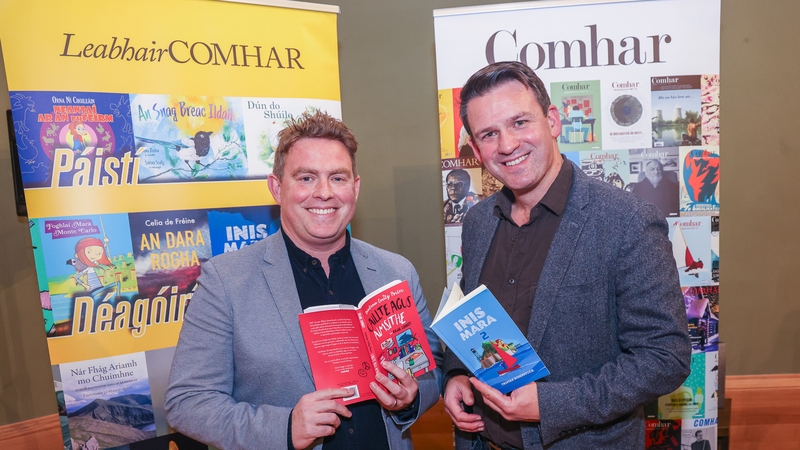 Richie Conroy agus Tristan Rosenstock ag an seoladh. 
[Pic: Seán Ó Mainnín]