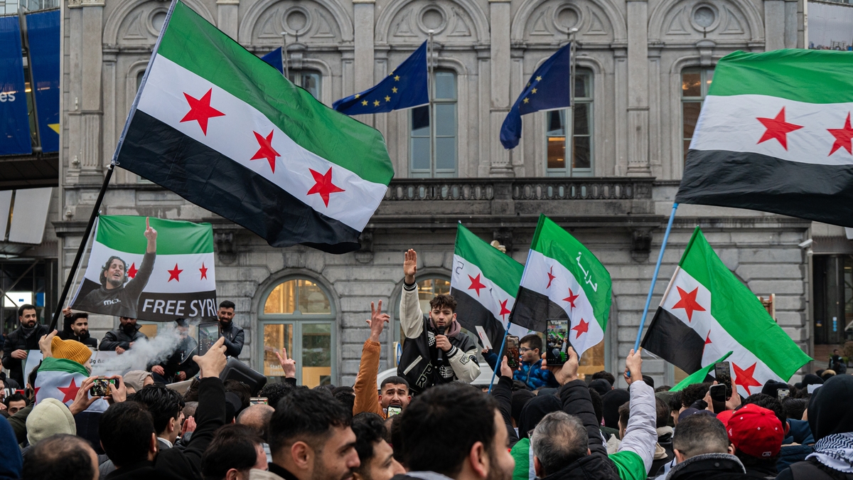 Syria's rebels work to form government, restore order