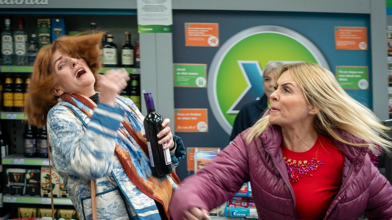 Crystal ag guí beannacht na Nollag ar Cora in Ros na Rún.