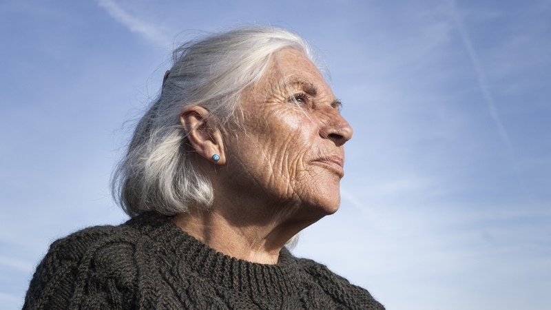 Juda Uí Loinsigh as Inis Meáin.