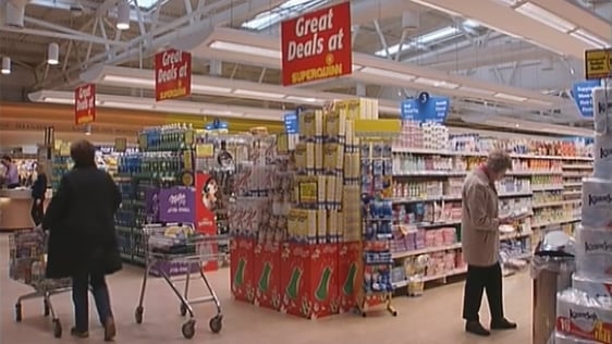 Shoppers in Superquinn, 2005
