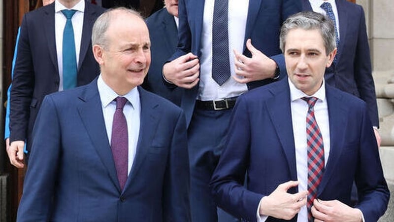 Ceannaire Fhianna Fáil Micheál Martin agus ceannaire Fhine Gael Simon Harris