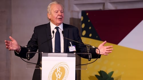 Bill Beaumont becomes interim RFU chairman once amid pay scandal
