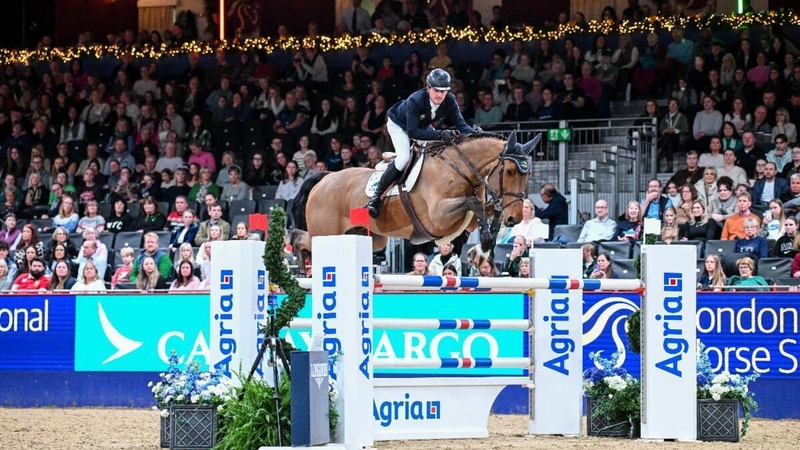 Darragh Kenny riding Chaccossini to victory in The Christmas Tree Stakes (Photo: LIHS/Peter Nixon)
