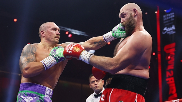 Oleksandr Usyk catches Tyson Fury with a left in Riyadh