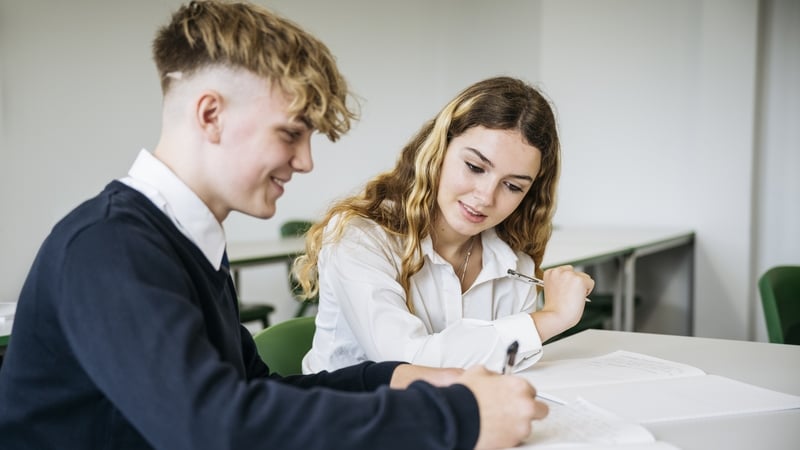 Líon díolúintí ón Ghaeilge i scoileanna dara leibhéal ag ardú an t-am ar fad (Stoc-íomhá)
