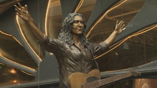 The Rory Gallagher statue outside the Ulster Hall in Belfast
