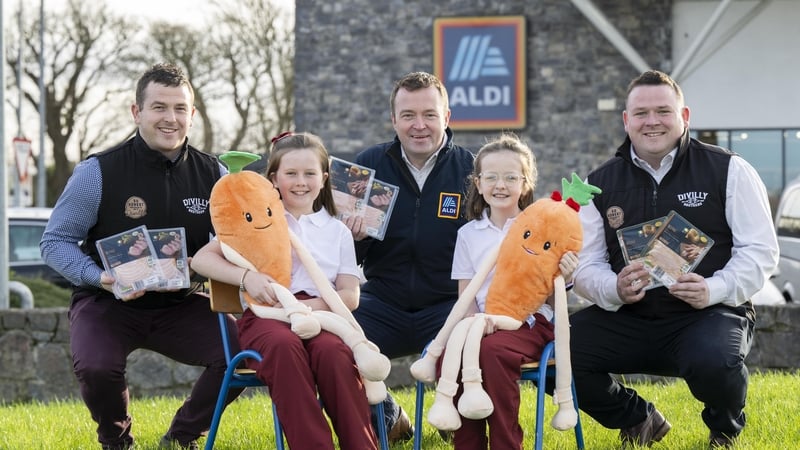 Peter and Shane Divilly, owners of Galway-based Divilly Brothers meat suppliers, pictured with Peter Bough, Aldi's Buying Director and siblings Teagan and Moya Farrell