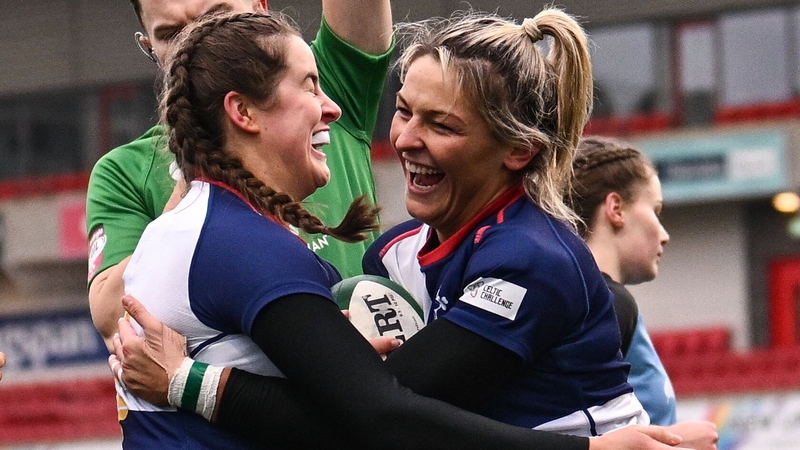 Katie Corrigan (l) and Erin King were among the try-scorers for Wolfhounds at the weekend