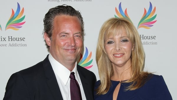Matthew Perry left a note inside a cookie jar which he gave to Lisa Kudrow when Friends finished filming