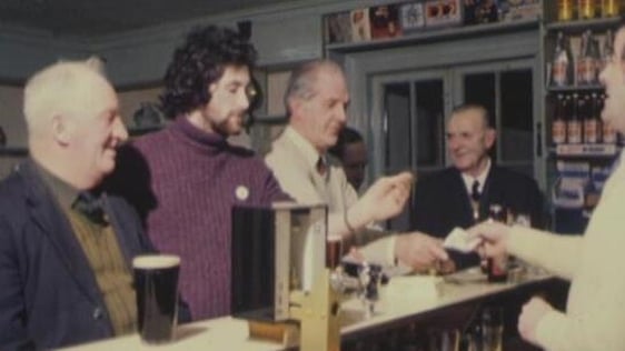 Efforts to put an end to the tradition of buying rounds in pubs (1975)