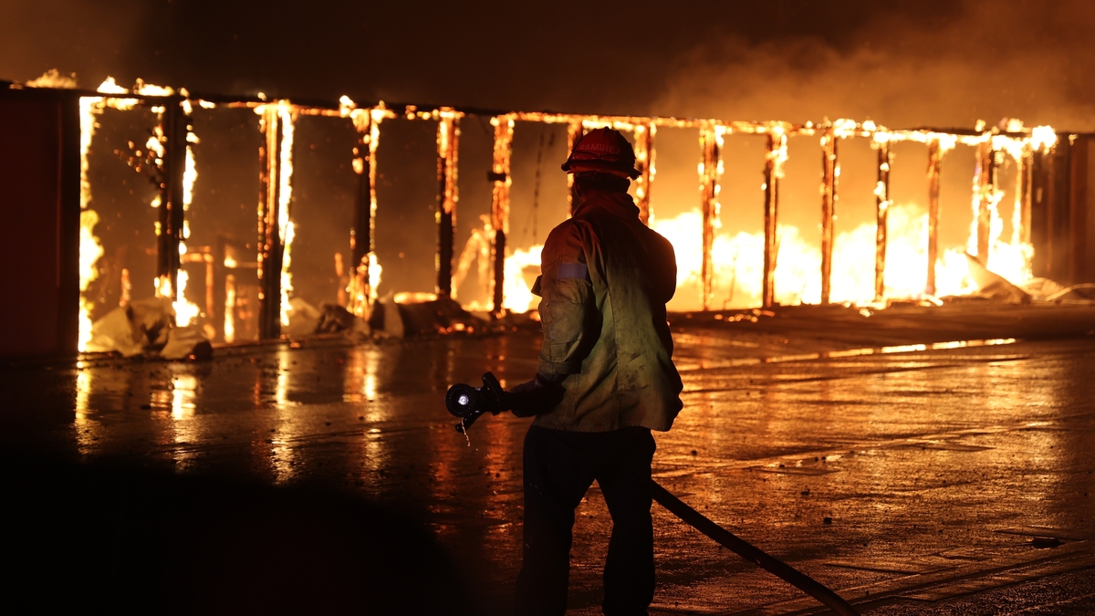 How US firefighters are fighting the LA wildfires