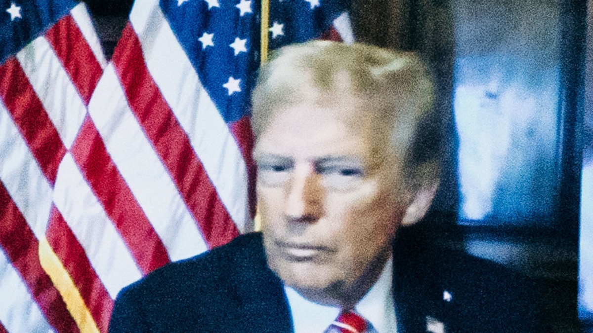 Tús Áite: Donald Trump agus na tinnte in LA