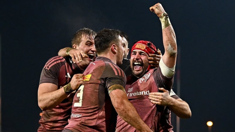 Munster celebrates John Hodnett's try