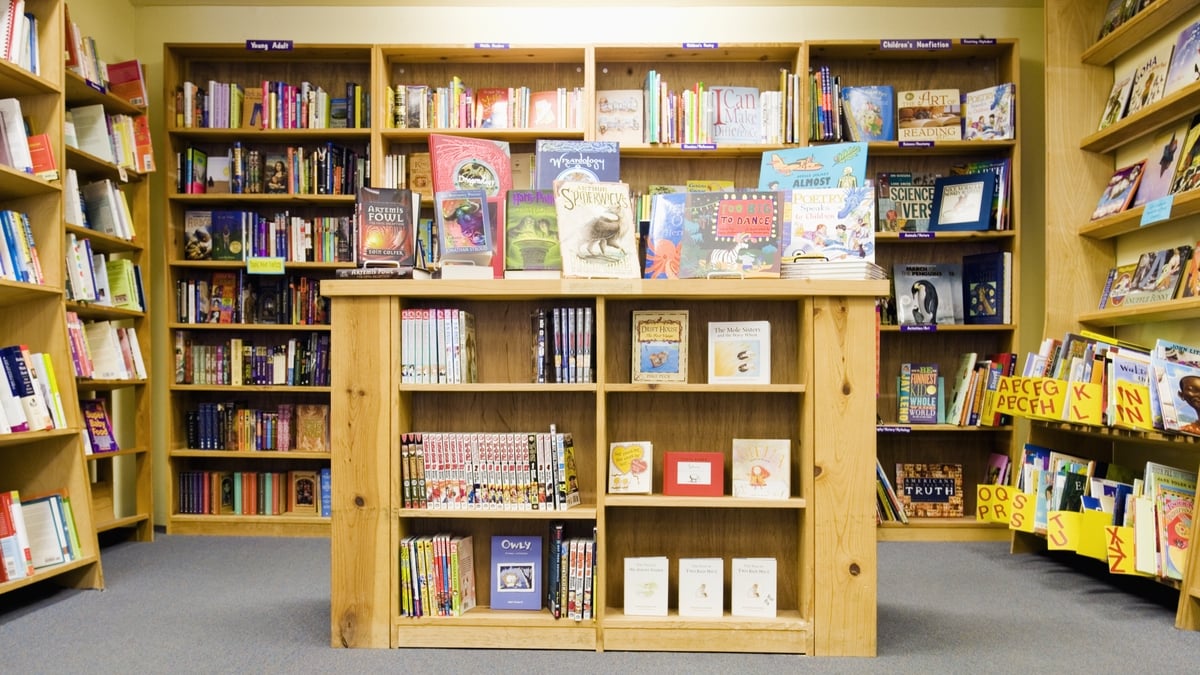 Labhrás Ó Finneadha, Scríbhneoir.