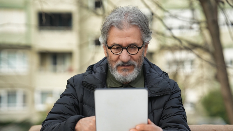 Digital native, mise. Tá an ris agam.