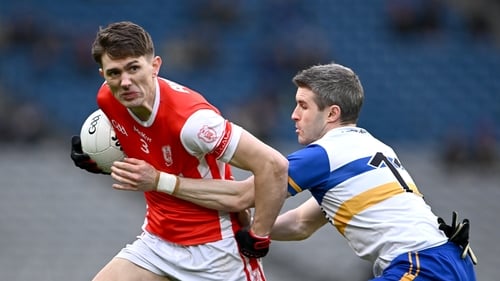 Mick Fitzsimons gets away from the challenge of Errigal Ciarán's Thomas Canavan