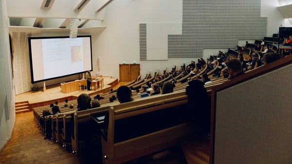 Merging the flexibility of online learning with on-campus attendance, would be the best of both worlds. Photo: Dom Fou/Unsplash