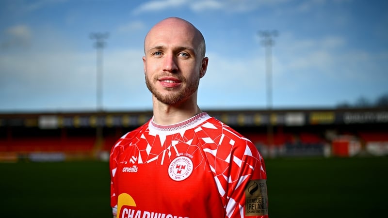 Kerr McInroy has signed a new Shelbourne contract