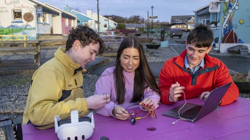 Caoilte Canny, Déithín Ní Fhatharta and Ferdia Ó Braonáin ar an Spidéal [pic: Andrew Downs, xposure]