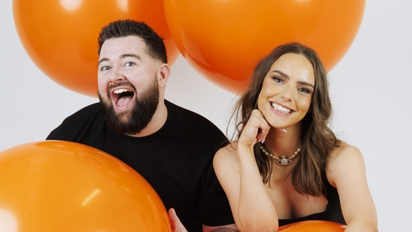 Bricfeasta Beo Bríomhar le Benny agus Helen ar 2FM gach DS.