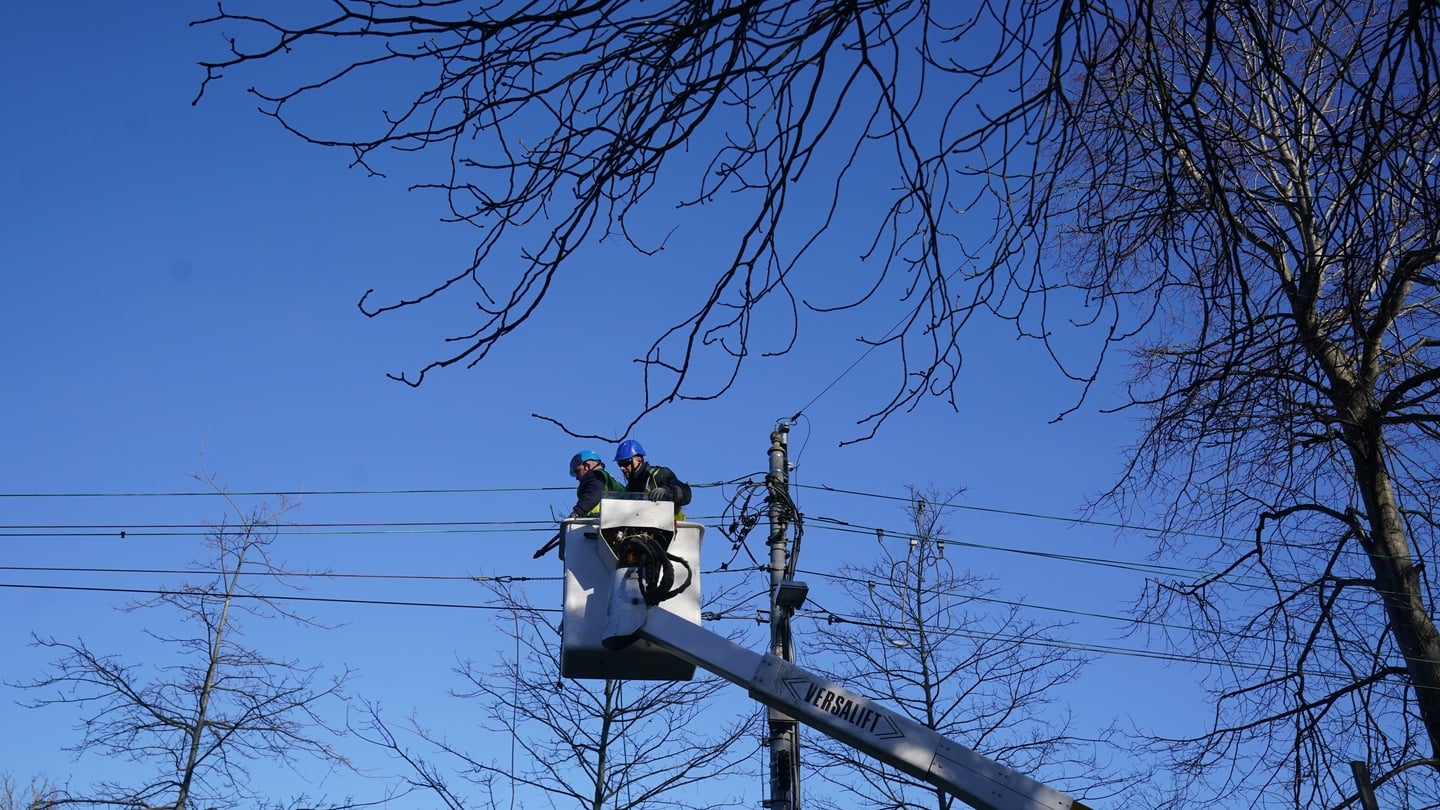 Storm Dave Leaves 18,000 Without Power Across Ireland as Easter Weekend Disrupted
