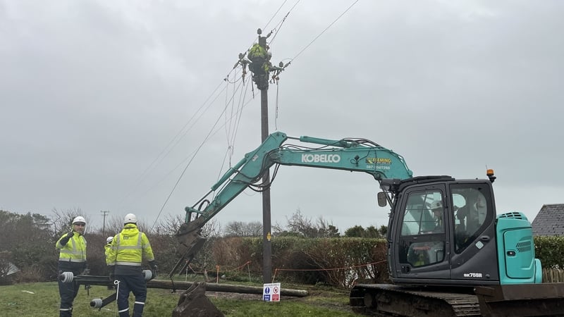 Bord Soláthair an Leictreachais ag achainí ar dhaoine a bheith san airdeall ar shreanga cumhachta a thit go talamh le linn na stoirme