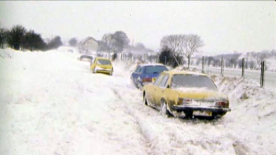Motorists in Northern Ireland stranded by snow drifts, 1985.