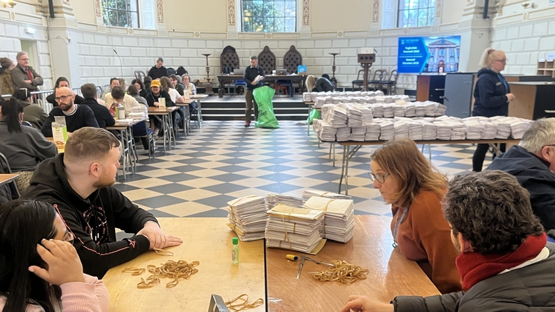 Leantar leis an gcomhaireamh don Teach Uachtarach