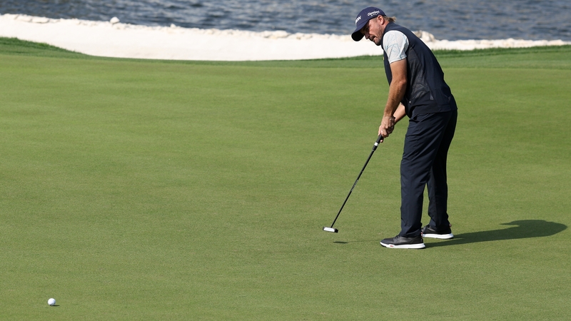 Brandon Robinson-Thompson putts at Royal Golf Club