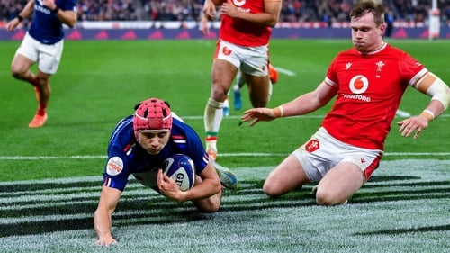 Louis Bielle-Biarrey crashes over the whitewash for the hosts