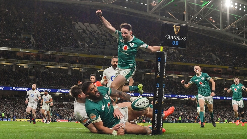 Bundee Aki scores Ireland's third try of the game