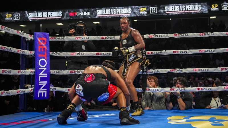 Claressa Shields dropped Danielle Perkins with a big right hand just before the bell in the final round