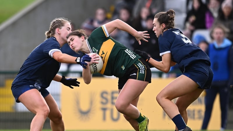 Rachel Dwyer of Kerry (c) tries to shake off the advances of Bríd McMaugh, left, and Cora Murray