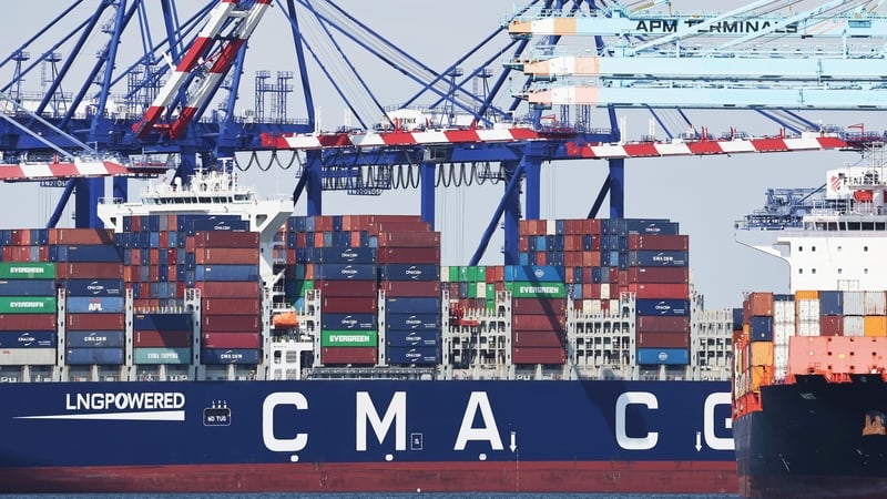 Lastlong á luchtú i gcalafort Los Angeles