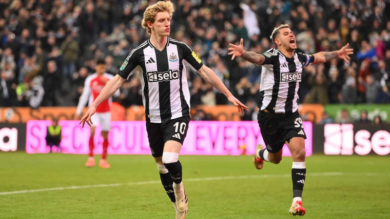 Anthony Gordon celebrates scoring Newcastle's second goal on the night to make it 4-0 on aggregate against Arsenal