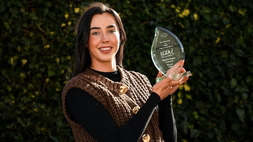 Bláithín Bogue with the Croke Park Hotel/LGFA Player of the Month award for January