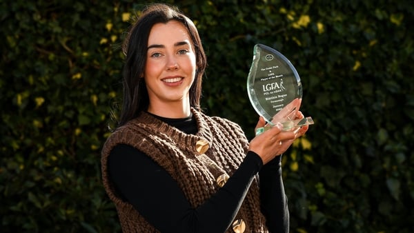 Bláithín Bogue with the Croke Park Hotel/LGFA Player of the Month award for January