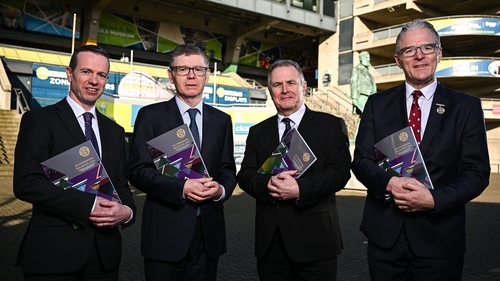 Ceannasaíocht CLG: Ger Mulryan, Stiurthóir Airgeadais; Tom Ryan, Ard-Stiúrthóir; Peter McKenna, Stiúrthóir Staid Pháirc an Chrócaigh agus Tráchtála; agus Jarlath Burns, Uachtarán.