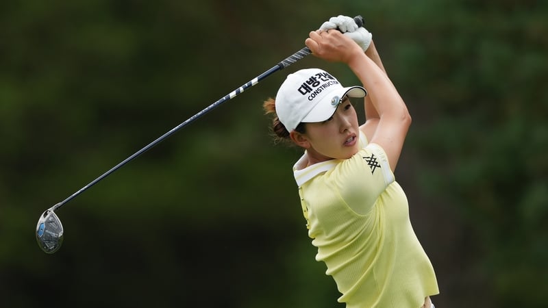 Yealimi Noh holds a slender lead